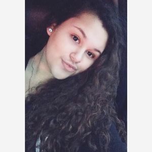 Meet your Posher, Yanet